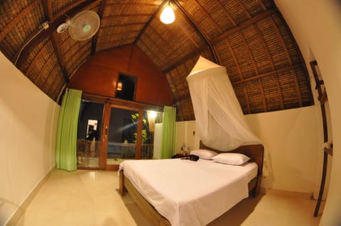 Traditional Bungalow, Sea View | Free WiFi, bed sheets