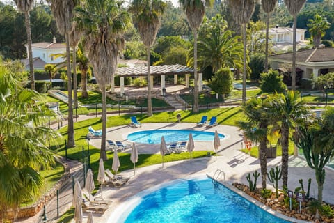 2 outdoor pools, pool umbrellas, sun loungers