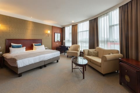 Executive Double Room | In-room safe, iron/ironing board, free WiFi, bed sheets