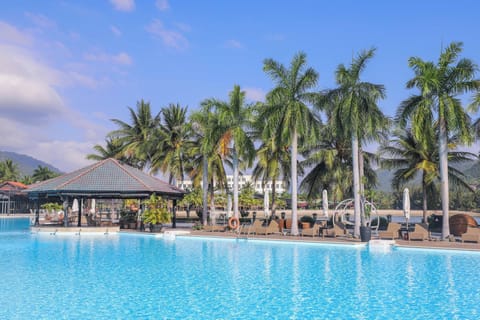 Outdoor pool, pool umbrellas, sun loungers