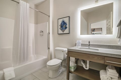 Studio Suite, 2 Queen Beds | Room amenity