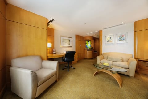 Executive Room, 2 Twin Beds | Hypo-allergenic bedding, minibar, in-room safe, individually furnished