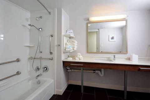 Room, 1 King Bed, Accessible, Bathtub | Bathroom | Combined shower/tub, free toiletries, hair dryer, towels