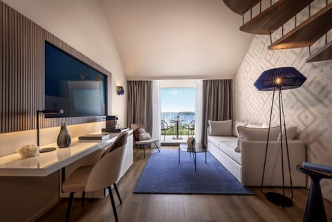 V level Suite for 2+2 Seaview | Living room | Flat-screen TV