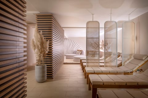 Sauna, steam room, body treatments, facials, 10 treatment rooms