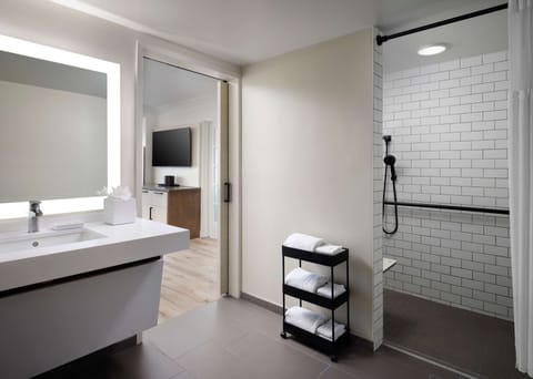 Suite, 1 King Bed | Bathroom | Free toiletries, hair dryer, towels