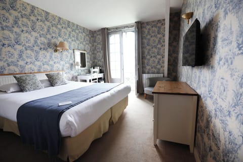 Double or Twin Room | Premium bedding, in-room safe, desk, blackout drapes