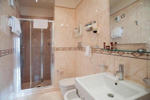 Shower, free toiletries, hair dryer, towels