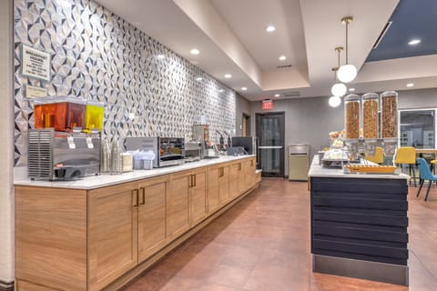 Free daily continental breakfast