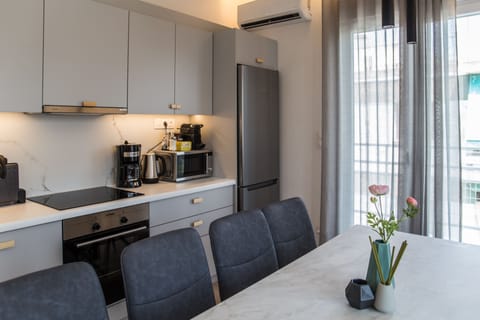 Deluxe Apartment, 4 Bedrooms, Terrace, City View | Private kitchen | Full-size fridge, microwave, oven, stovetop