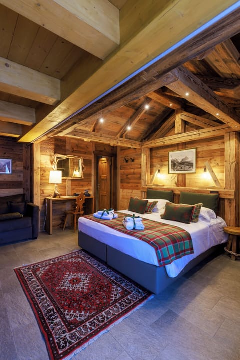 Romantic Double Room | In-room safe, individually decorated, individually furnished, desk