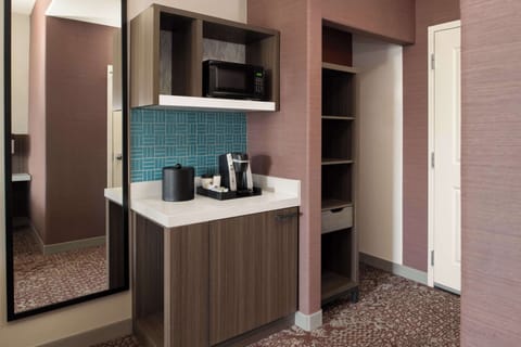 Premium bedding, down comforters, in-room safe, desk