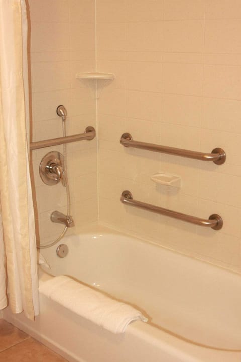 Combined shower/tub, deep soaking tub, free toiletries, hair dryer