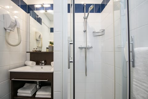 Basic Single Room | Bathroom | Shower, free toiletries, hair dryer, towels