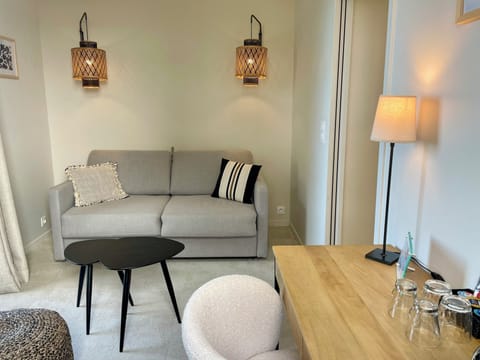 Suite, Terrace, Sea View | Premium bedding, in-room safe, desk, laptop workspace