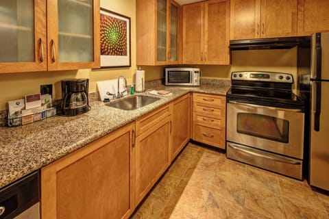 Suite, 1 Double Bed | Private kitchen | Full-size fridge, microwave, stovetop, dishwasher