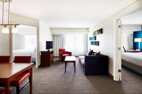 Suite, 1 Double Bed | In-room safe, desk, blackout drapes, iron/ironing board