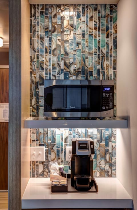 1 bedroom, premium bedding, down comforters, pillowtop beds