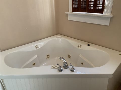 Exclusive Room | Jetted tub