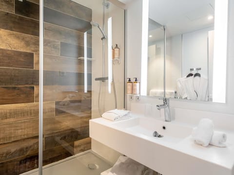 Blackout drapes, soundproofing, iron/ironing board, free WiFi