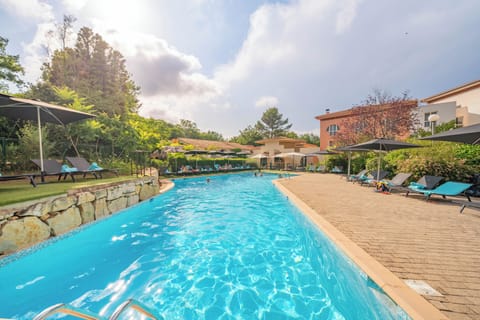 Outdoor pool, pool umbrellas, sun loungers