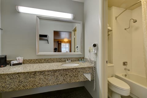 Suite, 1 King Bed, Non Smoking, Hot Tub | Blackout drapes, iron/ironing board, rollaway beds, free WiFi