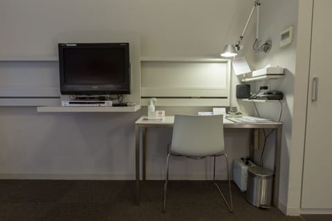 Executive Studio (Twin) | In-room business center