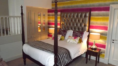 Master Suite | Desk, iron/ironing board, free WiFi, bed sheets