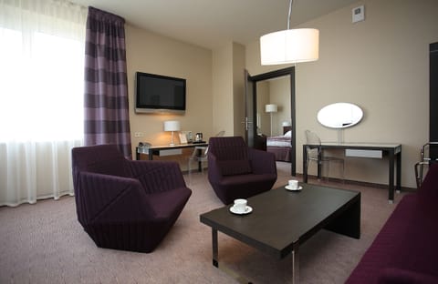 Apartment, 1 Double Bed | Premium bedding, minibar, in-room safe, desk