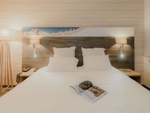 Premium bedding, in-room safe, desk, blackout drapes