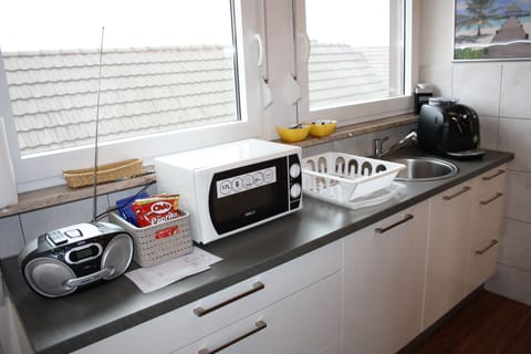 Loft, Non Smoking, Refrigerator & Microwave | Private kitchenette | Coffee/tea maker, electric kettle