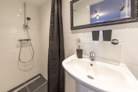 Superior Studio, Balcony | Bathroom | Shower, hair dryer, towels