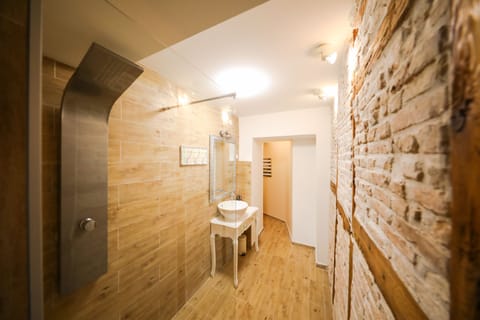 Deluxe Double Room | Minibar, in-room safe, desk, soundproofing