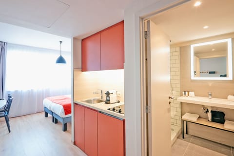 Studio | Private kitchenette | Fridge, microwave, stovetop, dishwasher