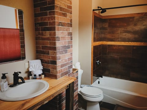 Room #3, The Silver Suite | Bathroom | Combined shower/tub, towels