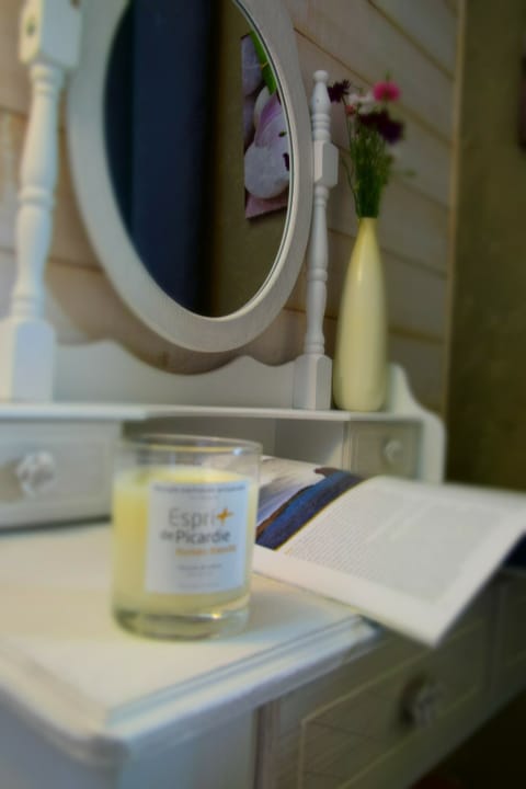 Double Room, 1 Queen Bed (Orchidée) | Bathroom | Shower, free toiletries, hair dryer, towels