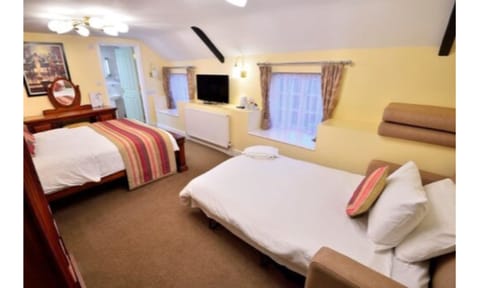 Family Room | Free WiFi, bed sheets