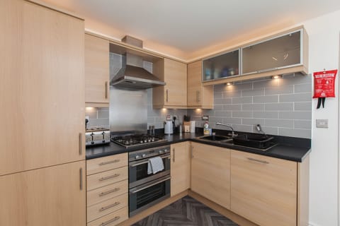 Premium Apartment, 2 Bedrooms, Ground Floor | Private kitchen | Full-size fridge, microwave, oven, stovetop