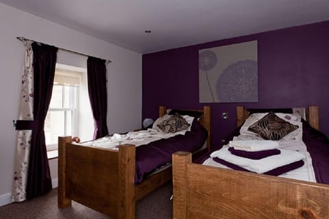 Twin Room | Premium bedding, desk, free WiFi, bed sheets