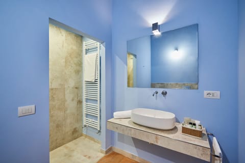 Standard Suite | Bathroom | Shower, deep soaking tub, free toiletries, bathrobes