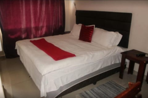 Double Room, 1 Double Bed | In-room safe, desk, iron/ironing board, free WiFi