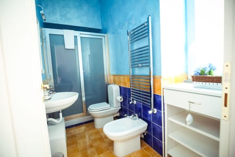 Standard Double or Twin Room | Bathroom | Free toiletries, slippers, bidet, towels