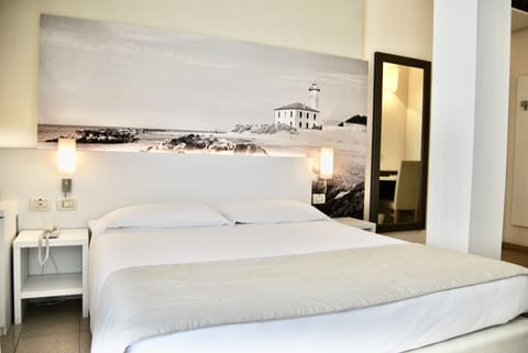 Minibar, in-room safe, free WiFi, bed sheets