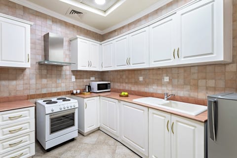 Studio | Private kitchen | Fridge, microwave, oven, stovetop