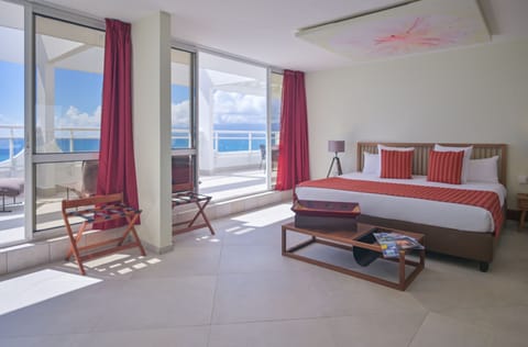 Luxury Suite, 1 King Bed, Terrace, Sea Facing | Balcony