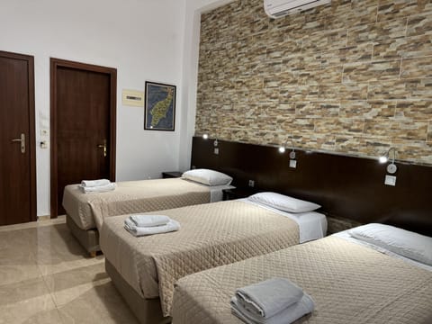 Basic Triple Room, Multiple Beds, Non Smoking | Desk, soundproofing, iron/ironing board, free WiFi