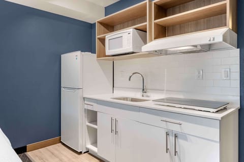Standard Studio, 2 Queen Beds, Non Smoking, Refrigerator & Microwave | Private kitchen | Full-size fridge, microwave, stovetop