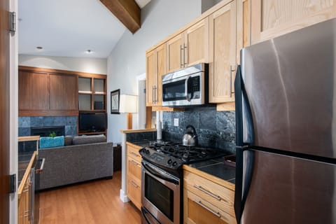 Apartment, 2 Bedrooms | Private kitchen | Fridge, microwave, stovetop, dishwasher