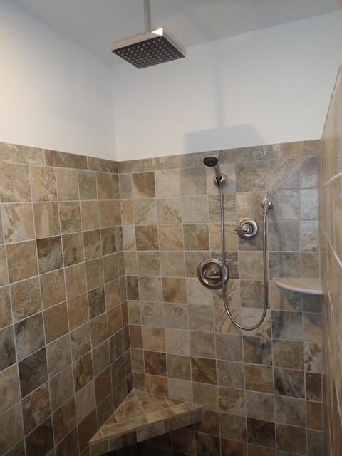 Suite, Ensuite (Room 201 - Colonel Suite) | Bathroom