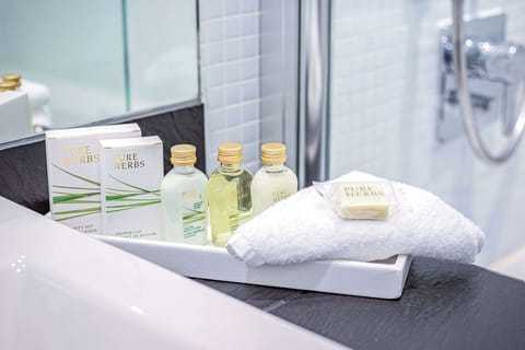 Executive Room, 1 King Bed | Bathroom | Combined shower/tub, hair dryer, towels, soap